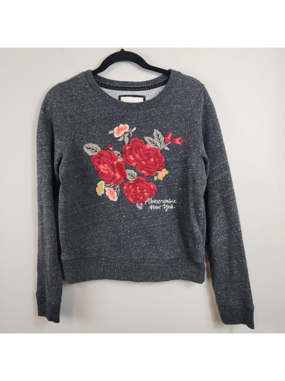 Abercrombie and Fitch Floral Embroidered Sweatshirt sz M long sleeve